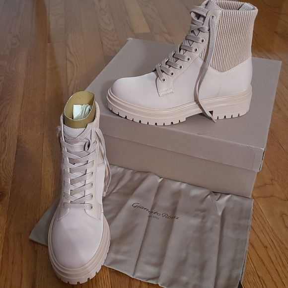 Gianvito Rossi Cream Lace-Up Boots with Rugged Sole - Picture 1 of 13